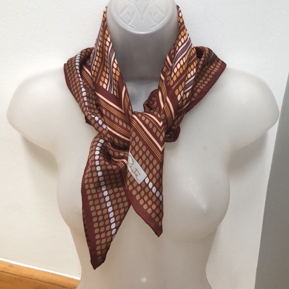 Oscar De La Renta. Street Accessory. 100% Silk. Made In Japan. 25" X 25 - Picture 3 of 16